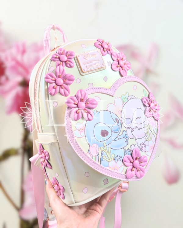 2026/02/1000323632.png Mochila aperlada con flores Angel y Stitch Loungefly